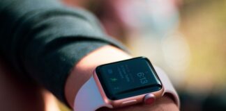 jak wybrać smartwatch, jaki kupić smartwatch, smartwatch funkcje, smartwatch paramerty, inteligentny zegarek