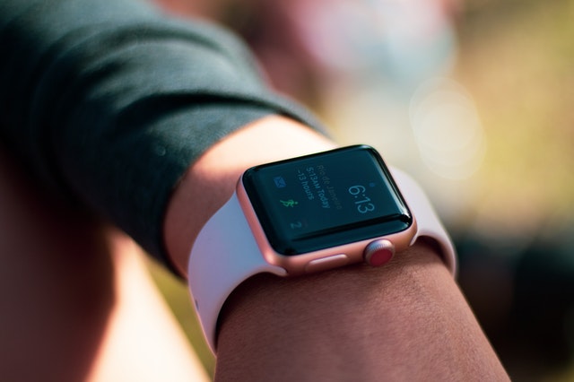 jak wybrać smartwatch, jaki kupić smartwatch, smartwatch funkcje, smartwatch paramerty, inteligentny zegarek