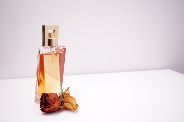 perfumy dla kobiet, perfumy do 100 zł, jak wybrać perfumy, perfumy damskie, perfumy kobiece, kobiece zapachy