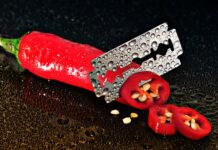 Jak założyć żyletkę do brzytwy?